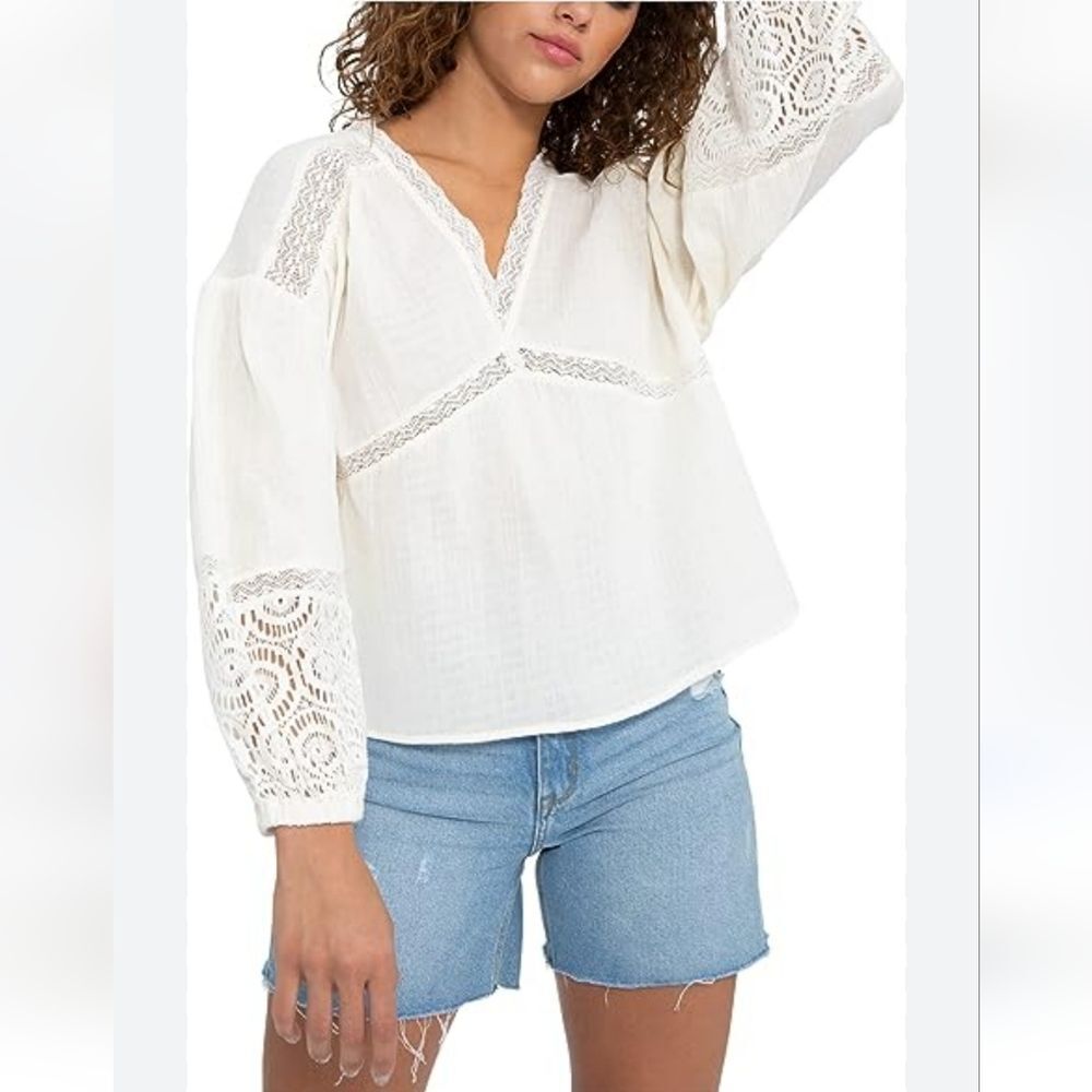 Sanctuary Blouse Shirt V-Neck Lace Gauze Color Eggshell Cream Off White Size S